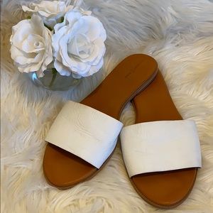 TREASURE AND BOND “MERE” WHITE LEATHER SANDALS